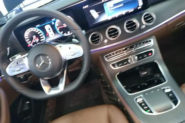 Used Mercedes-Benz E-Class 2020 Restyled E 300 L Sporty and Stylish Edition Gear Lever