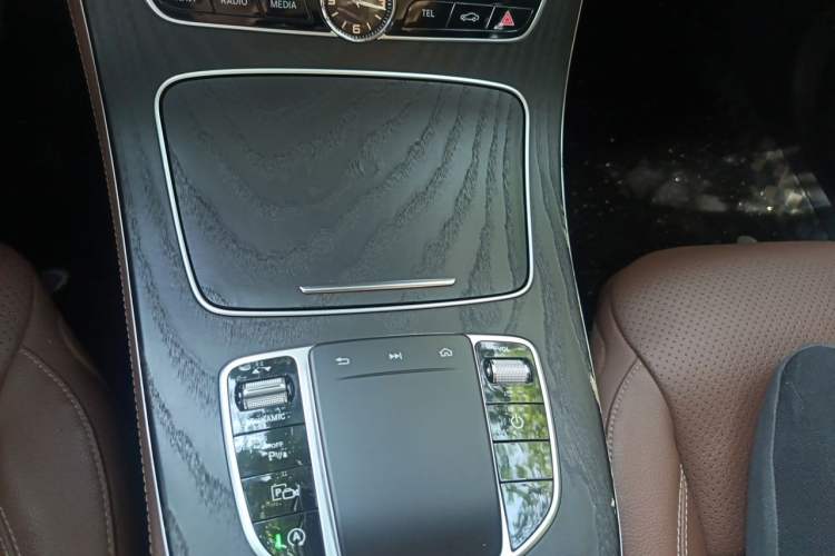 Used Mercedes-Benz E-Class 2020 Restyled E 300 L Sporty and Stylish Edition Gear Lever