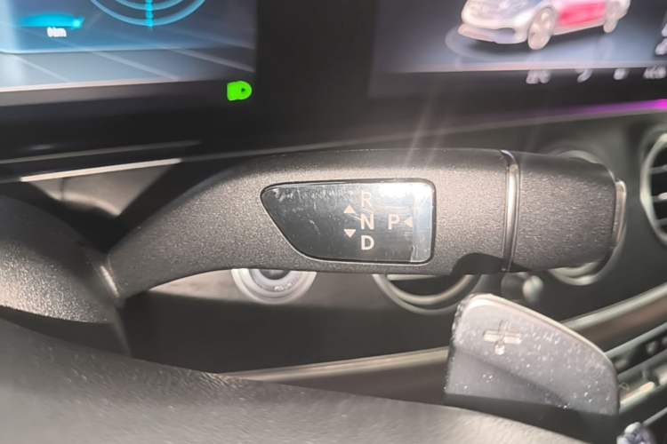 Used Mercedes-Benz E-Class 2020 E 300 L Sporty and Stylish Model Gear Lever