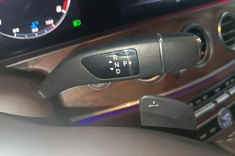 Used Mercedes-Benz E-Class 2020 Restyled E 300 L Exclusive Edition Gear Lever