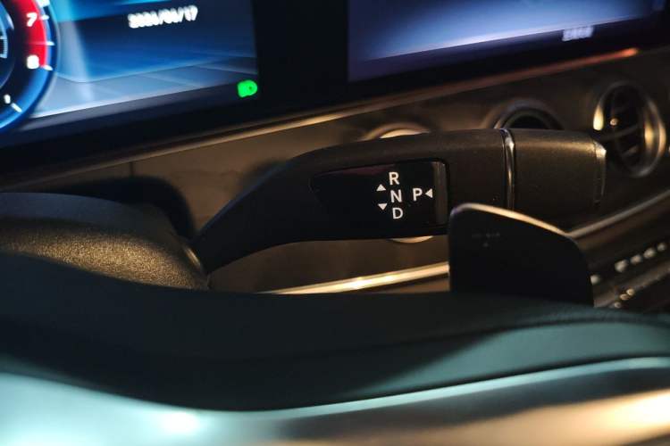 Used Mercedes-Benz E-Class 2020 E 300 L Sporty and Stylish Model Gear Lever