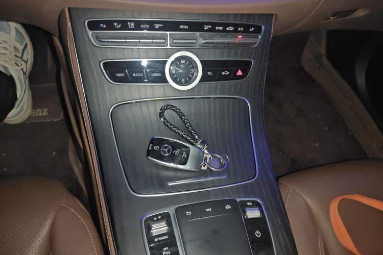 Used Mercedes-Benz E-Class 2020 Restyled E 300 L Sporty and Stylish Edition Gear Lever