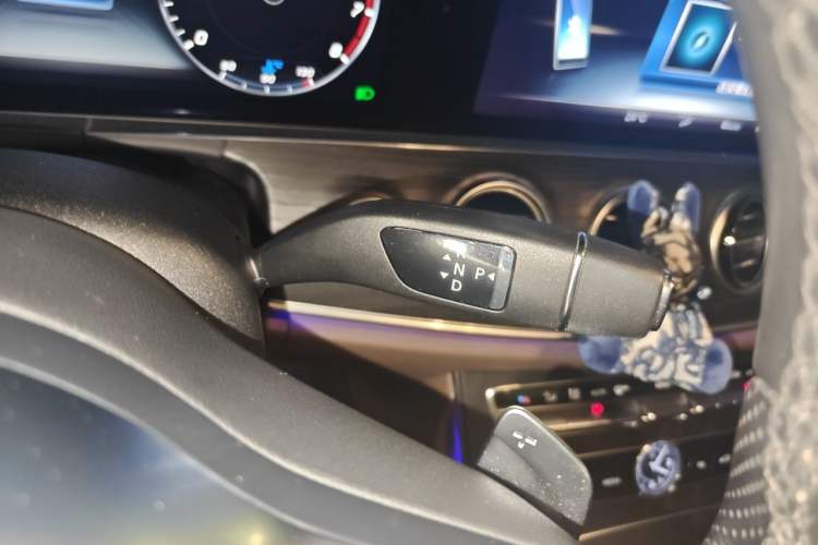 Used Mercedes-Benz E-Class 2020 Restyled E 300 L Sport Exclusive Edition Gear Lever