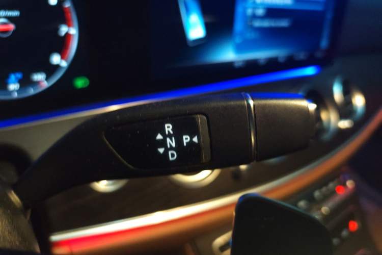 Used Mercedes-Benz E-Class 2020 Restyled E 300 L Sporty and Stylish Edition Gear Lever