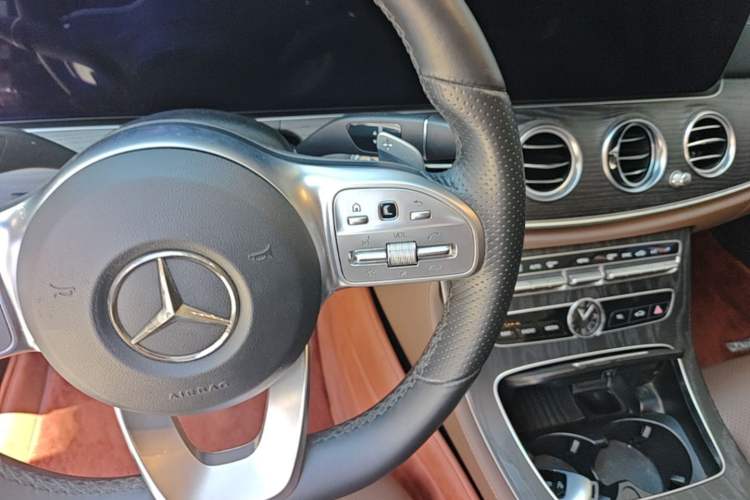 Used Mercedes-Benz E-Class 2020 E 300 L Sporty and Stylish Model Gear Lever
