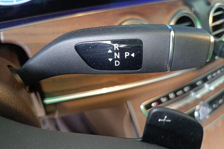 Used Mercedes-Benz E-Class 2020 Restyled E 300 L Exclusive Edition Gear Lever