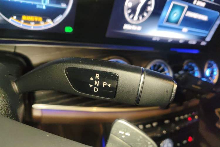 Used Mercedes-Benz E-Class 2020 Restyled E 300 L Sporty and Stylish Edition Gear Lever