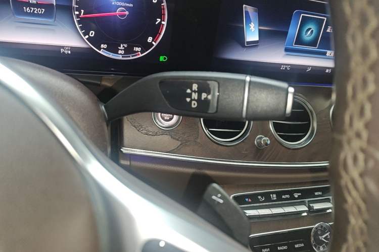 Used Mercedes-Benz E-Class 2020 Restyled E 300 L Exclusive Edition Gear Lever