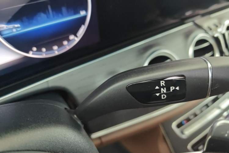 Used Mercedes-Benz E-Class 2020 Restyled E 300 L Sport Exclusive Edition Gear Lever