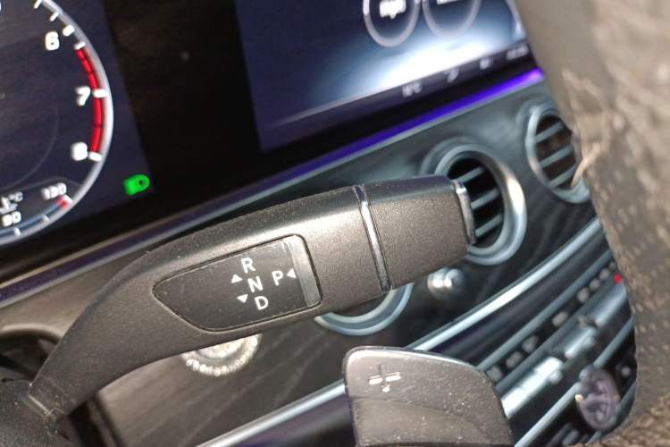 Used Mercedes-Benz E-Class 2020 Restyled E 300 L Sporty and Stylish Edition Gear Lever