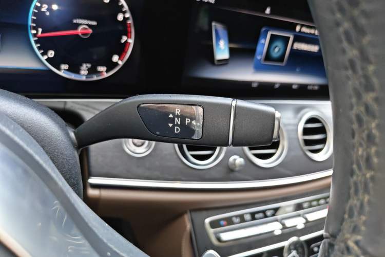 Used Mercedes-Benz E-Class 2020 Restyled E 300 L Sporty and Stylish Edition Gear Lever