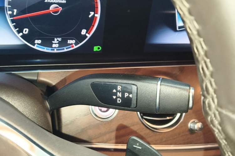 Used Mercedes-Benz E-Class 2020 Restyled E 300 L Exclusive Edition Gear Lever