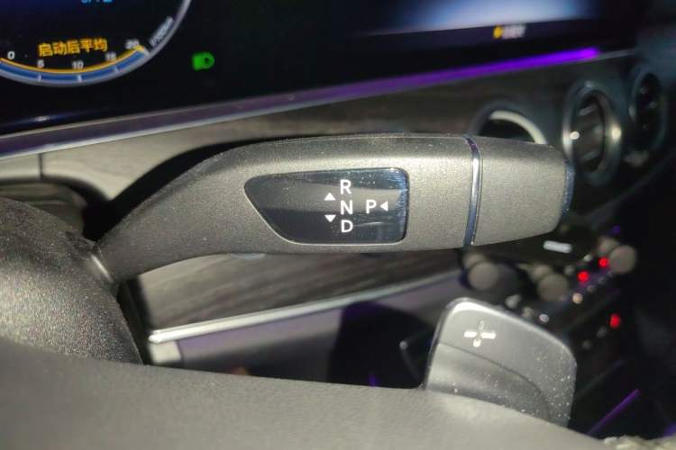 Used Mercedes-Benz E-Class 2020 E 300 L Sporty and Stylish Model Gear Lever