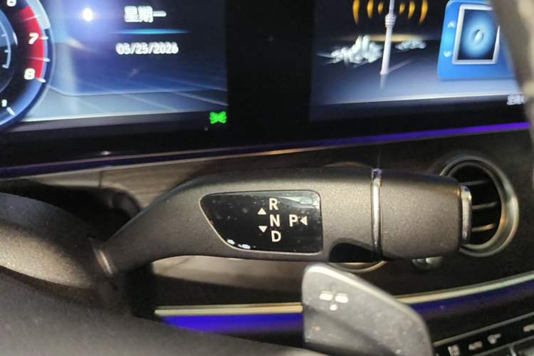 Used Mercedes-Benz E-Class 2020 Restyled E 300 L Sporty and Stylish Edition Gear Lever