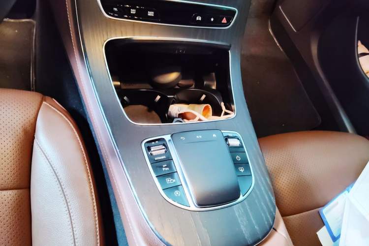 Used Mercedes-Benz E-Class 2020 Restyled E 300 L Sporty and Stylish Edition Gear Lever