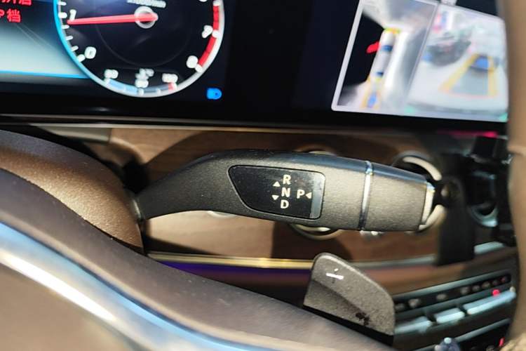 Used Mercedes-Benz E-Class 2020 Restyled E 300 L Exclusive Edition Gear Lever