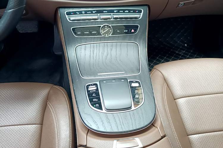 Used Mercedes-Benz E-Class 2020 E 300 L Sport Luxury Edition Gear Lever