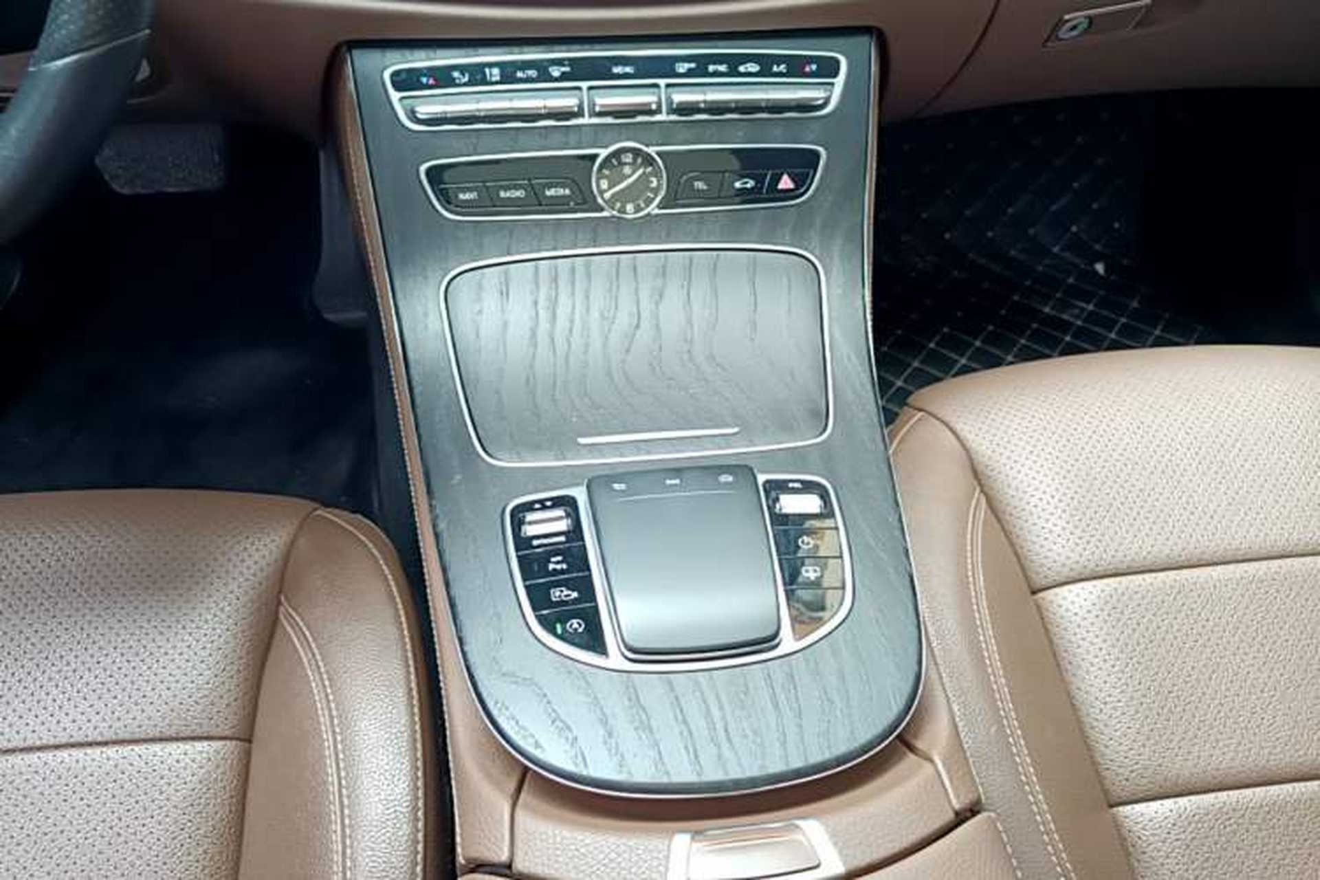 Used Mercedes-Benz E-Class 2020 E 300 L Sport Luxury Edition Gear Lever