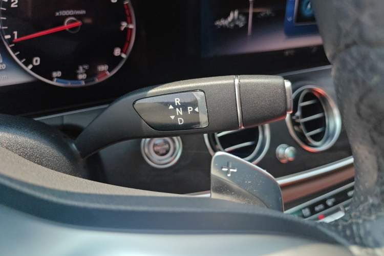 Used Mercedes-Benz E-Class 2020 Restyled E 300 L Sporty and Stylish Edition Gear Lever