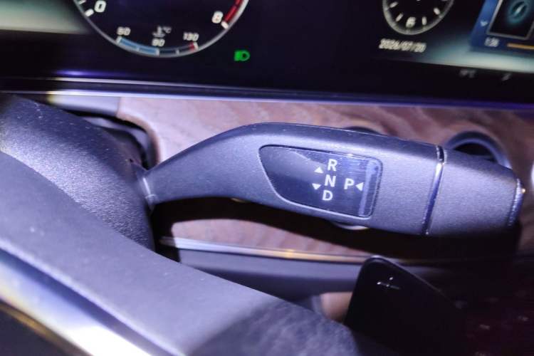 Used Mercedes-Benz E-Class 2020 Facelift E 300 L Stylish Edition Gear Lever