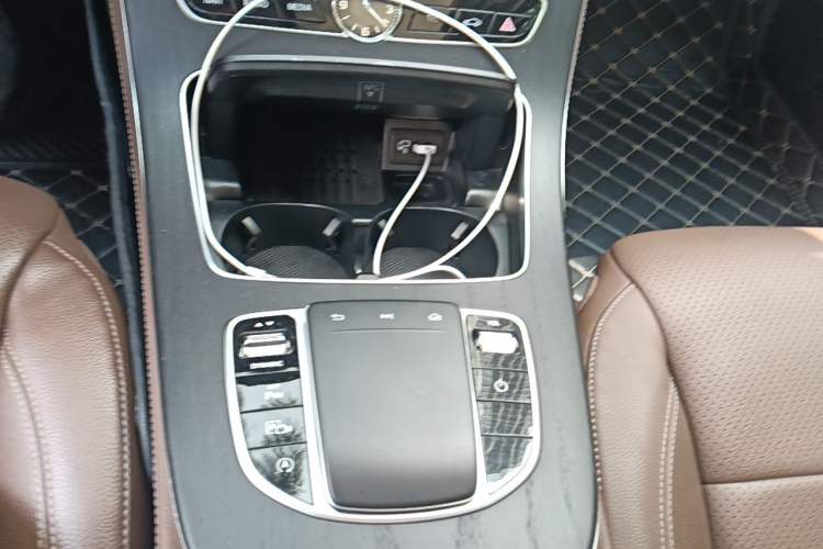 Used Mercedes-Benz E-Class 2020 Restyled E 300 L Sporty and Stylish Edition Gear Lever