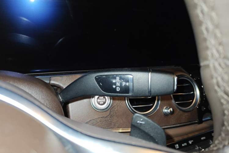 Used Mercedes-Benz E-Class 2020 Restyled E 300 L Exclusive Edition Gear Lever