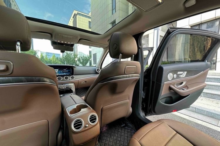 Used Mercedes-Benz E-Class 2020 Restyled E 300 L Sport Exclusive Edition Headliner