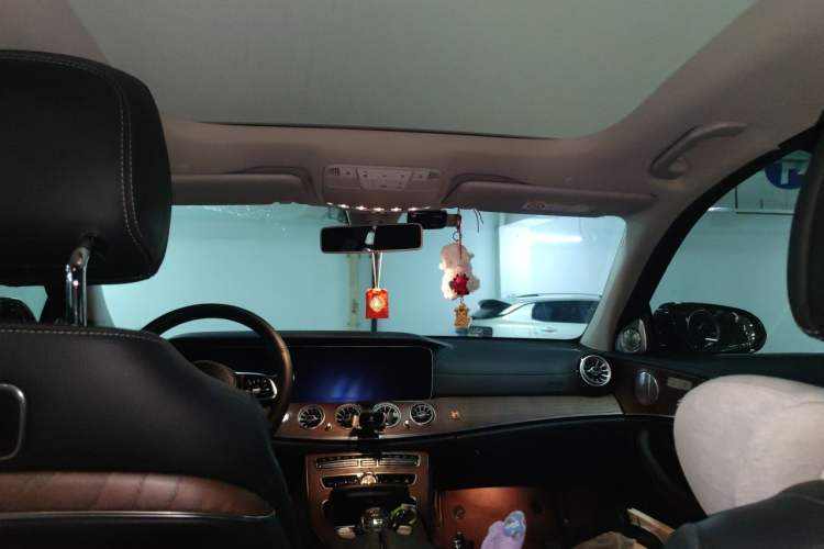Used Mercedes-Benz E-Class 2020 Restyled E 300 L Exclusive Edition Headliner