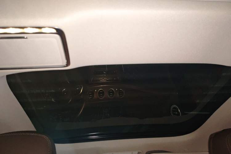 Used Mercedes-Benz E-Class 2020 Restyled E 300 L Exclusive Edition Headliner