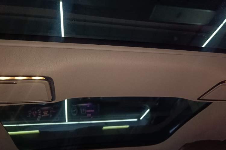 Used Mercedes-Benz E-Class 2020 Facelift E 300 L Stylish Edition Headliner