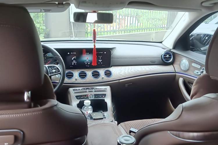 Used Mercedes-Benz E-Class 2020 Restyled E 300 L Exclusive Edition Headliner