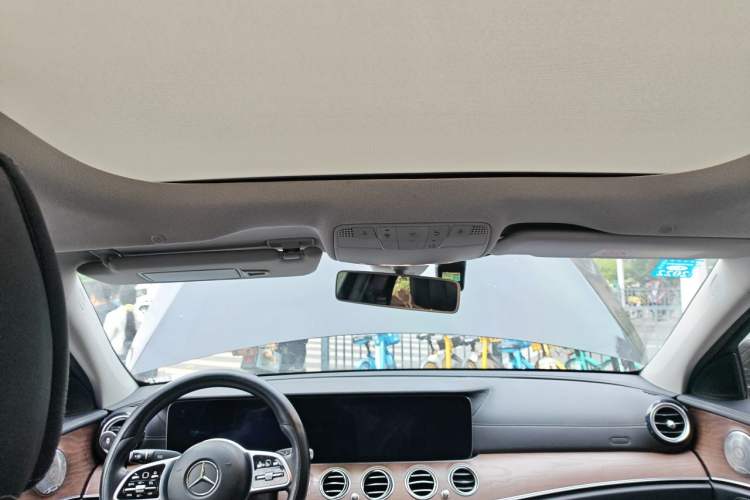 Used Mercedes-Benz E-Class 2020 Restyled E 300 L Exclusive Edition Headliner