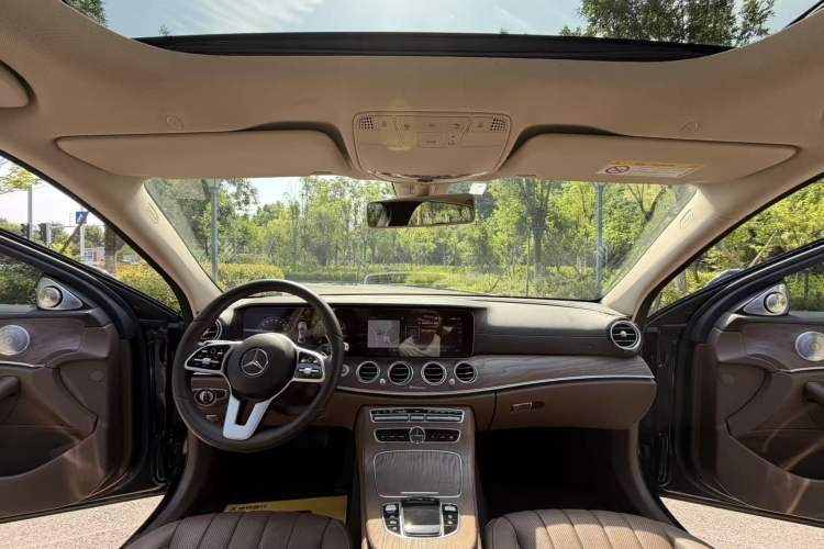 Used Mercedes-Benz E-Class 2020 Restyled E 300 L Exclusive Edition Headliner