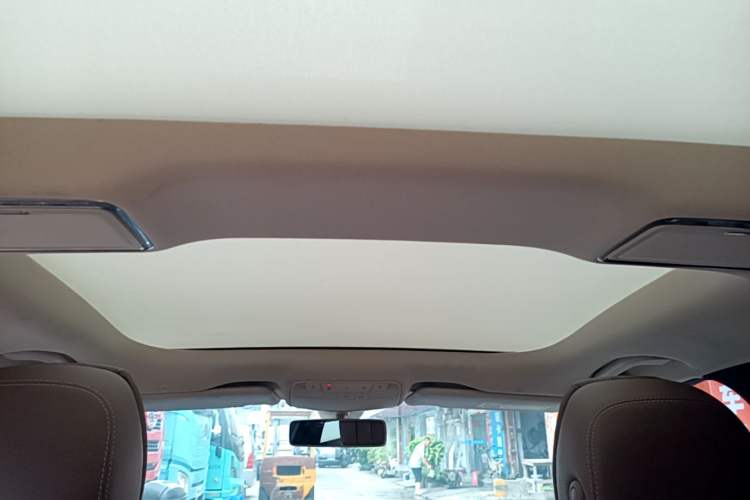 Used Mercedes-Benz E-Class 2020 E 300 L Sport Luxury Edition Headliner