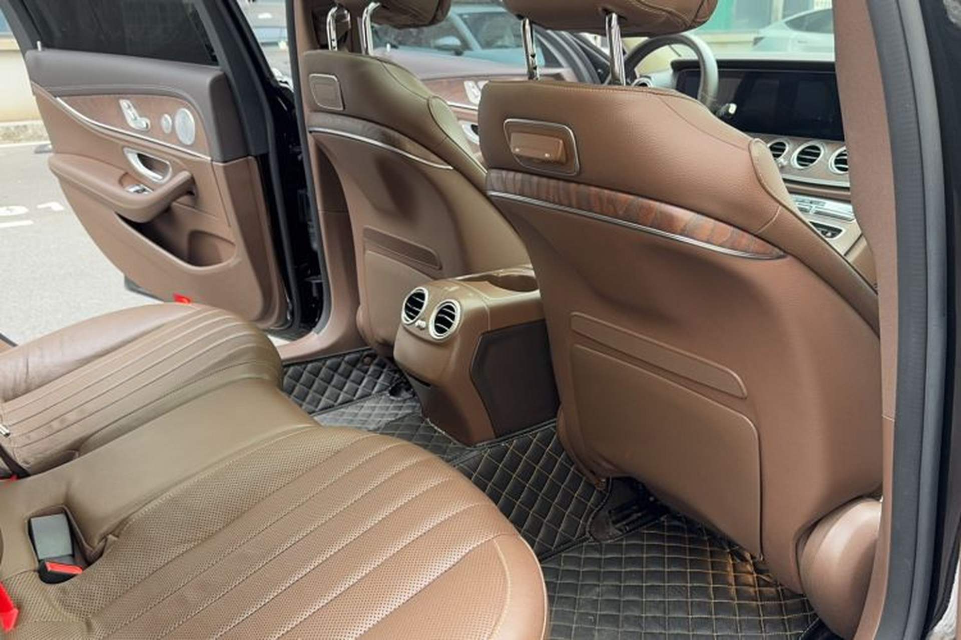 Used Mercedes-Benz E-Class 2020 Restyled E 300 L Exclusive Edition Interior 1