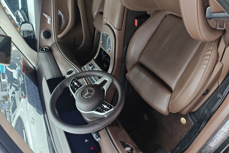 Used Mercedes-Benz E-Class 2020 Facelift E 260 L Interior 1