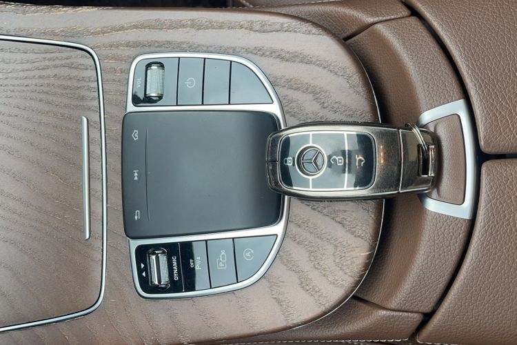 Used Mercedes-Benz E-Class 2020 Facelift E 260 L Interior 1
