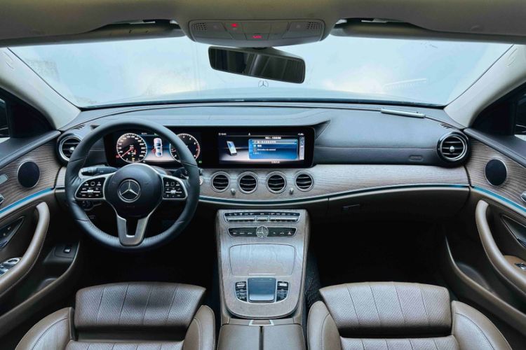 Used Mercedes-Benz E-Class 2020 E 260 L Interior 1