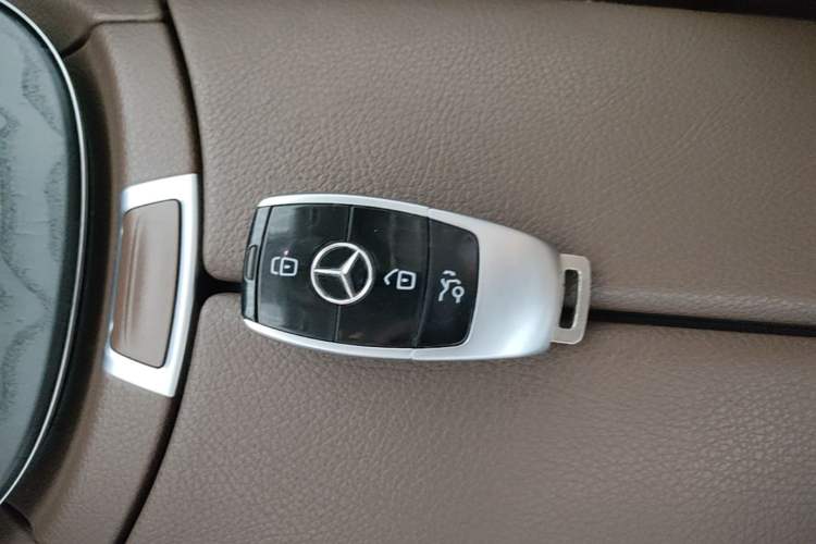 Used Mercedes-Benz E-Class 2020 Restyled E 300 L Sport Exclusive Edition Interior 1