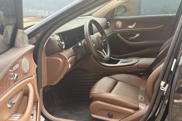 Used Mercedes-Benz E-Class 2020 Facelift E 260 L Interior 1