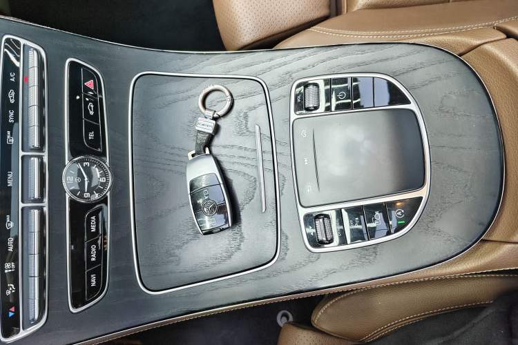 Used Mercedes-Benz E-Class 2020 E 260 L Sport Edition Interior 1