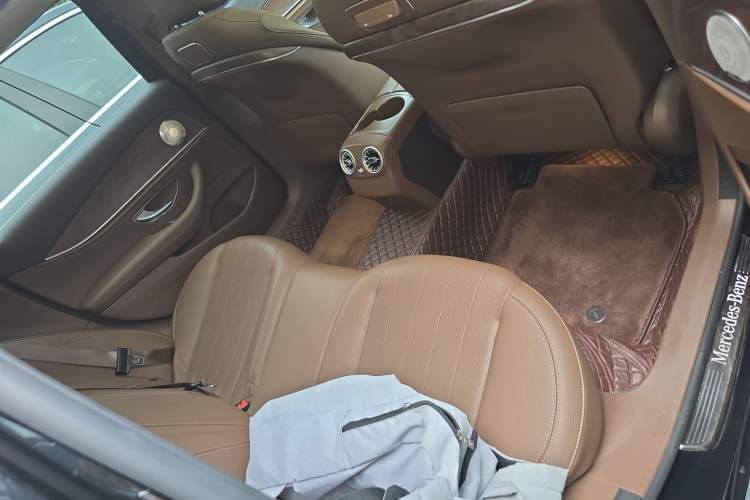 Used Mercedes-Benz E-Class 2020 Facelift E 300 L Stylish Edition Interior 1