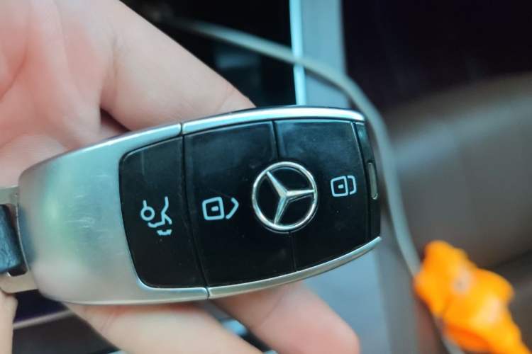 Used Mercedes-Benz E-Class 2020 E 260 L Interior 1
