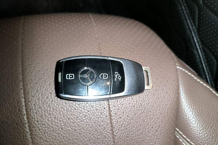 Used Mercedes-Benz E-Class 2020 E 300 L Luxury Model Interior 1
