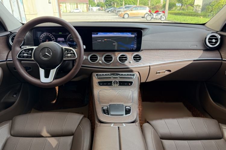 Used Mercedes-Benz E-Class 2020 Facelift E 260 L Interior 1