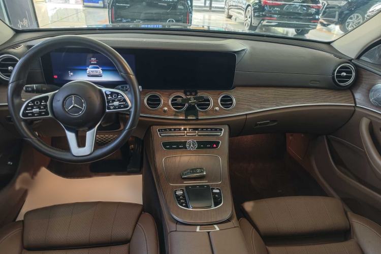 Used Mercedes-Benz E-Class 2020 Facelift E 260 L Interior 1