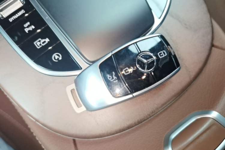 Used Mercedes-Benz E-Class 2020 Restyled E 300 L Exclusive Edition Interior 1