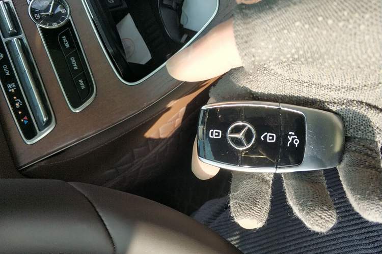 Used Mercedes-Benz E-Class 2020 Facelift E 260 L Interior 1