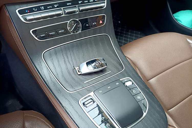 Used Mercedes-Benz E-Class 2020 E 300 L Sport Luxury Edition Interior 1
