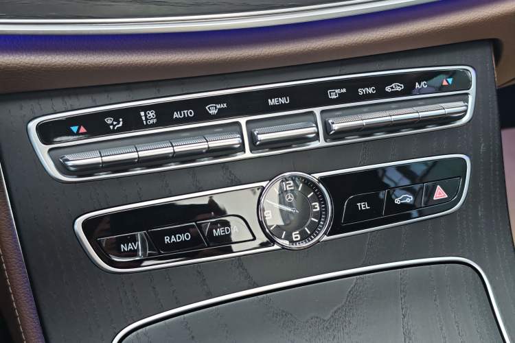 Used Mercedes-Benz E-Class 2020 Restyled E 300 L Sport Exclusive Edition Interior 10